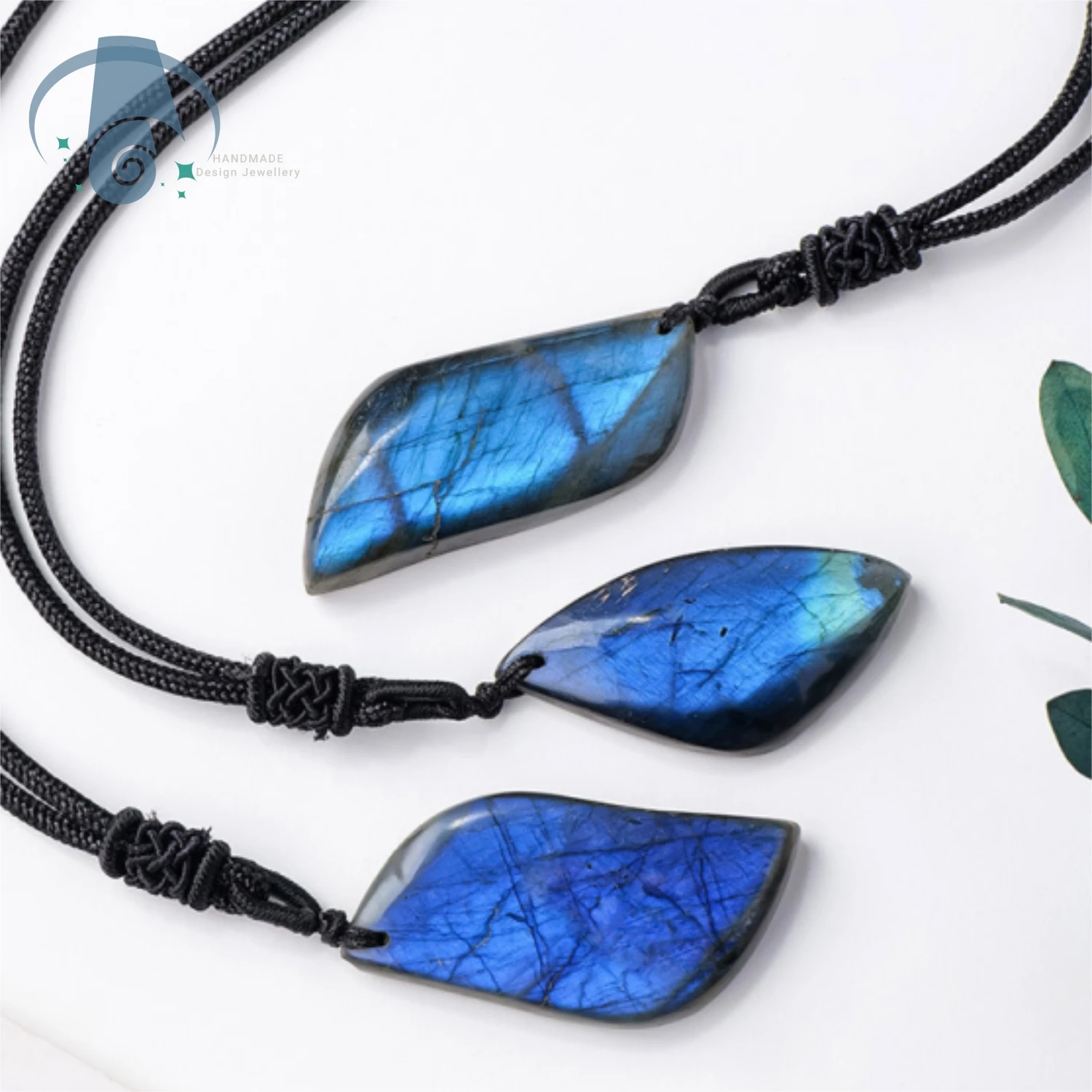 

Natural Labradorite Moonstone Pendant Raw Irregular Leaf Shape Blue Flash Crystal Necklace Jewelry for Women Spiritual Healing