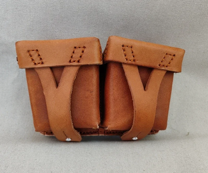 Military Reproduction  WWII SOVIET MOSIN NAGANT LEATHER CARTRIDGE POUCH BROWN