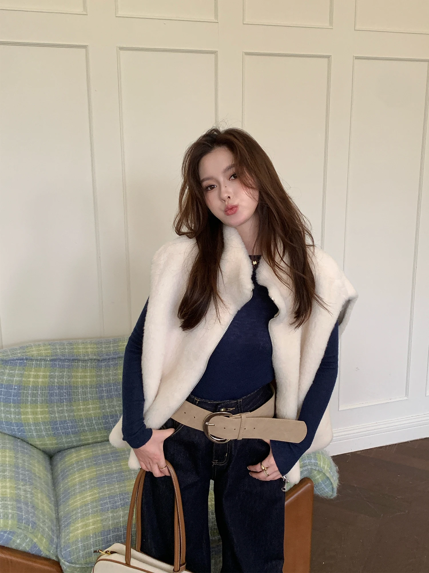 

Artistic ort Woolen Jaet Women's Stand Collar Inteated Leather And Fur Vest Loose Fit Korean Sle Commute Faion