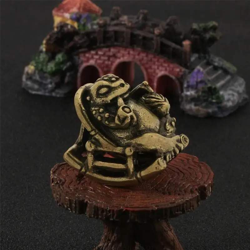 Metallskulptur mit Schaukelsockel für Regalschreibtisch und Wohnakzent 3XUF – Detail 8