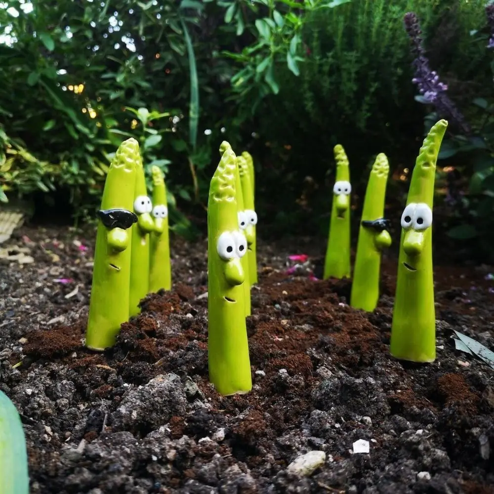 

2Pcs Creative Bamboo Shoot Plant Crafts Cute Expression Handmade Bamboo Shoot Garden Stakes Weatherproof Resin Crafts
