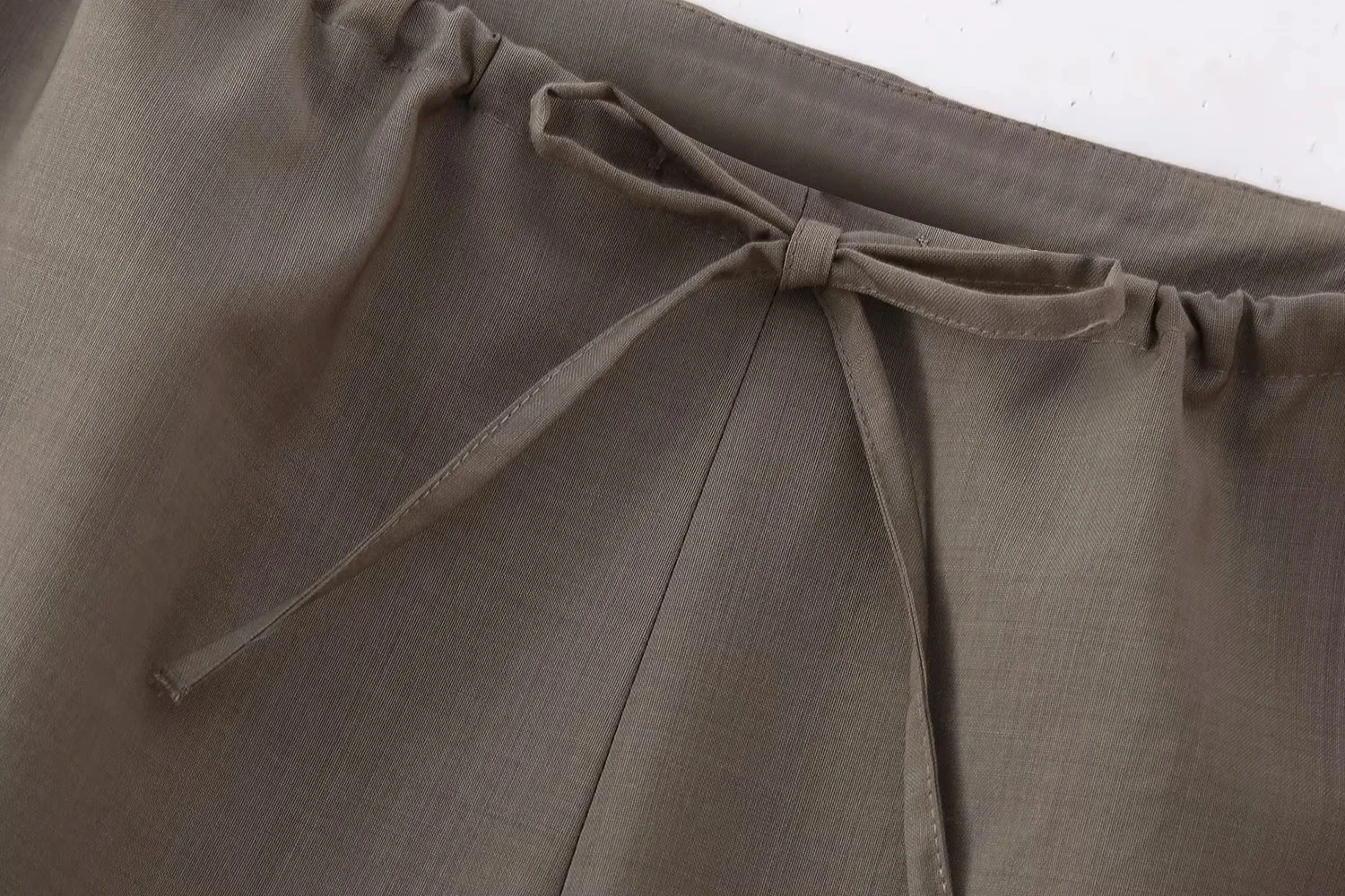 HH Damen Sommer-Satin-Set mit asymmetrischem Saum, Crop-Top und weit geschnittener Hose mit Kordelzug, lässige Loungewear, Urlaubsoutfit – Detail 16