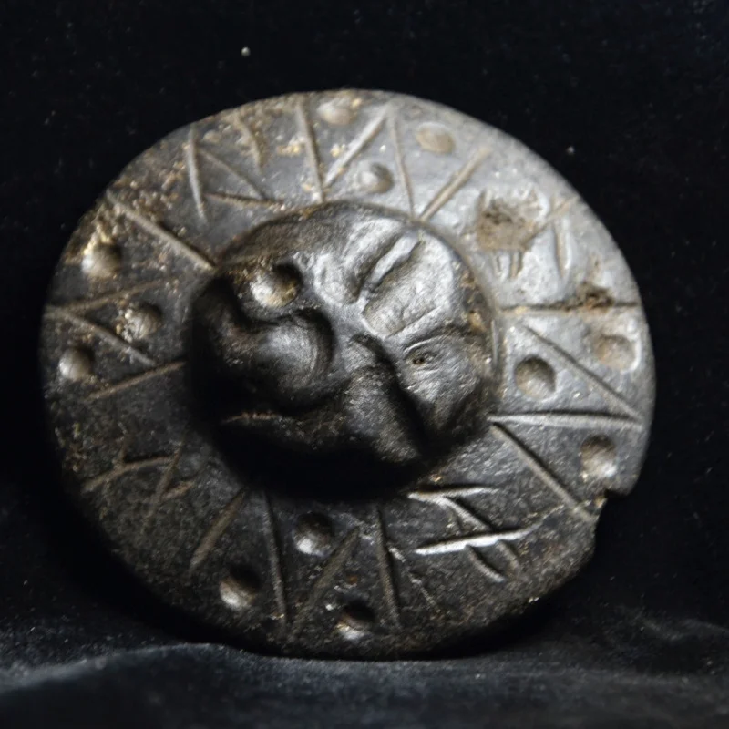 

Красная горная культура Метеорит Железо Магнитный НЛО Чужой посетитель