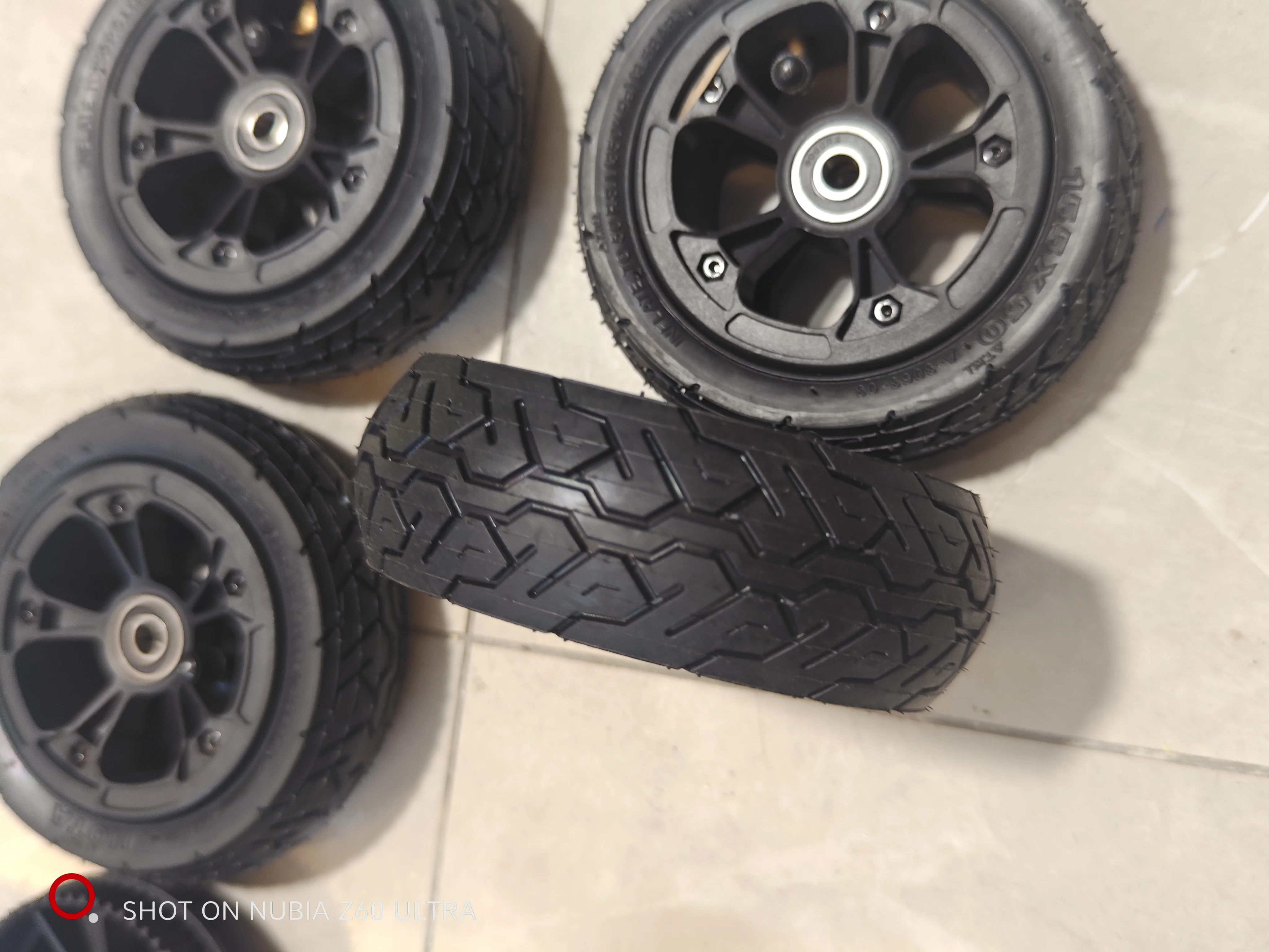 

Electric skateboard 6-inch inflatable wheel Electric twist car accessories 155X50 AT inflatable wheels
