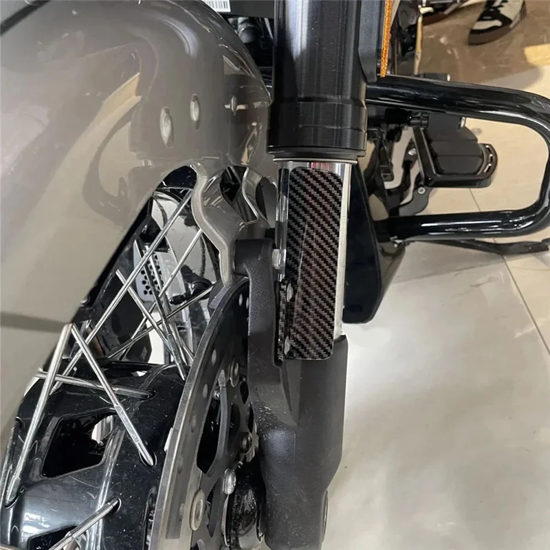 อุปกรณ์เสริมรถจักรยานยนต์ส้อมด้านหน้าGuard Lowerป้องกันฝุ่นสําหรับCVO Road Glide FLTRXSE 2023-2024