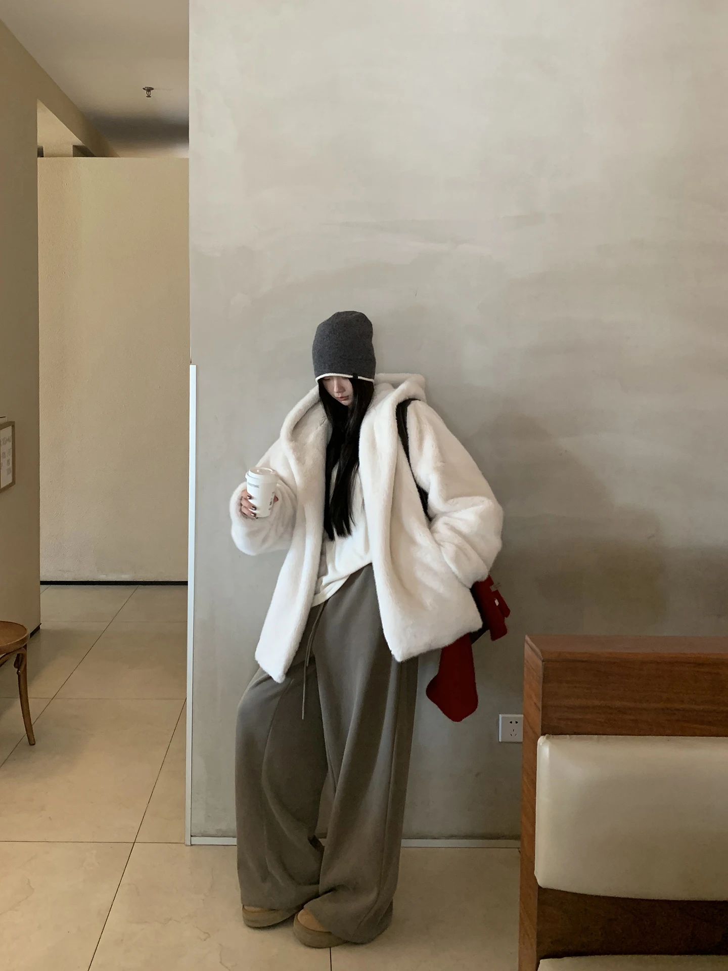 

Red Celebri Studio Women's Furry Jaet Autumn Winter New Sle Fce Lined Cotton Coat White Loose Hooded Casual Cottonwear