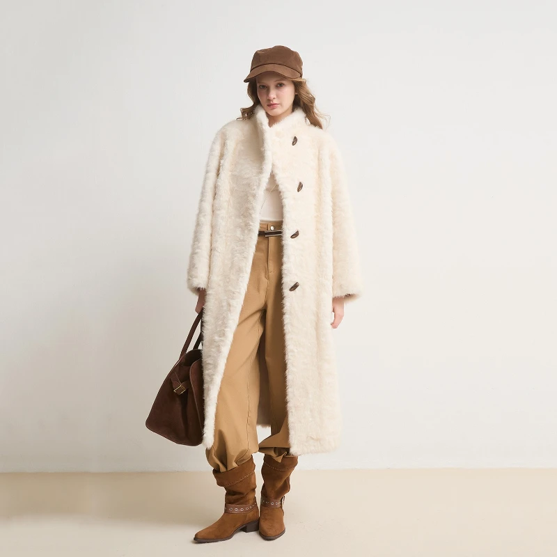 Fashionable American Elegant Flower Fox Sable Embossed Bull Horn Button Fur Integrated Long Fur Warm Coat for Women 2026 Winter