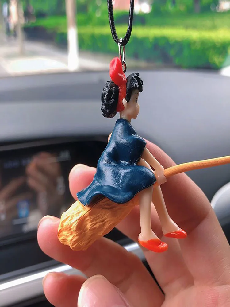 Servicio de entrega Escoba de bruja Decoración de coche Colgante Lindo Anime Accesorios de coche para mujeres Niñas Fans de Ghibli