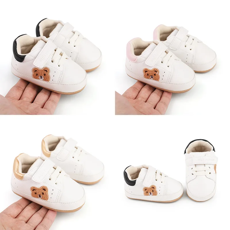 

Детская прогулочная обувь для детей 0-1 года. Детская обувь. Детская обувь с плюшевым мишкой. Повседневная белая обувь на резиновой подошве из искусственной кожи.