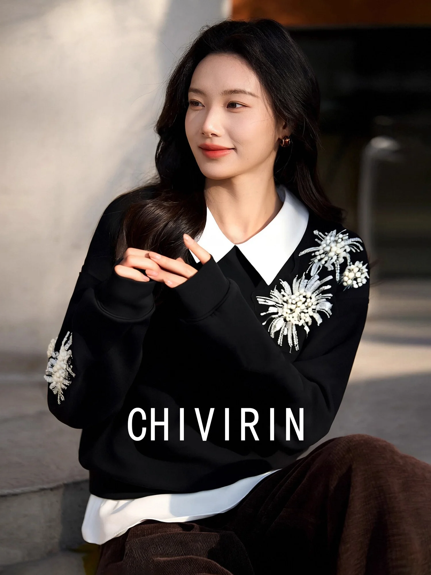 

Женский свитшот Chivirin с жемчужным декором, имитация двухслойности, осенне-зимний, черный, универсальный, для повседневной носки