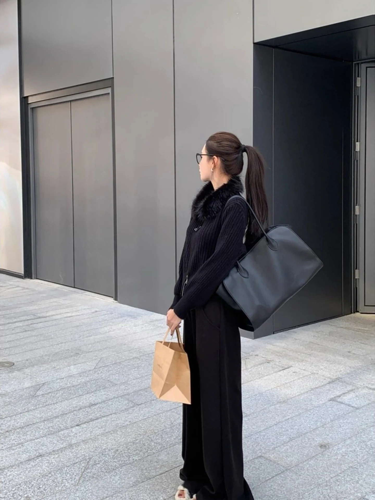 เสื้อโค้ทไหมพรมทรงเข้ารูปสำหรับผู้หญิง แต่งปกขนสัตว์ ใส่เป็นเสื้อตัวในหรือเสื้อตัวนอกได้ เหมาะสำหรับฤดูใบไม้ร่วงและฤดูหนาว สไตล์ลำลอง สวมใส่สบาย