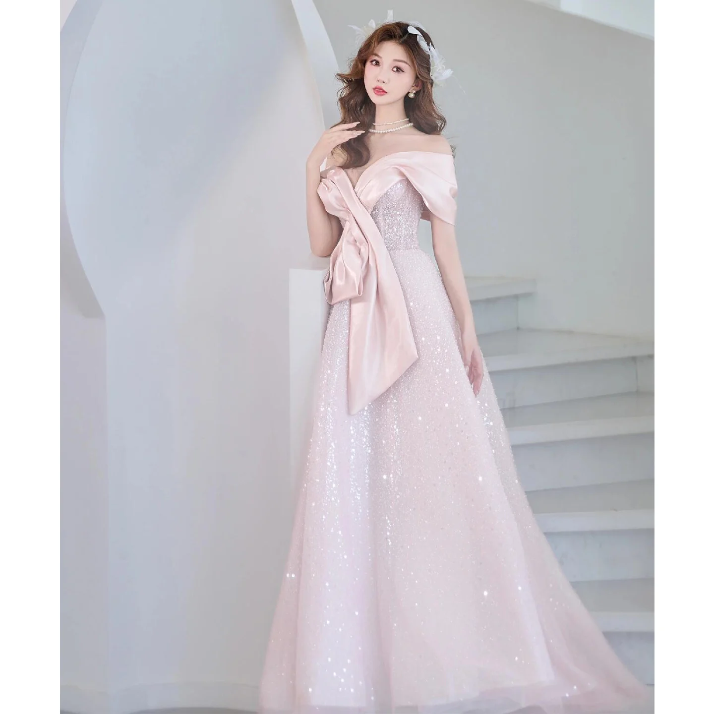 فستان سهرة أحمر الخدود قبالة الكتف فساتين حفلات الساتان مع تول برباط من الخلف فساتين الحفلات خريف 2025