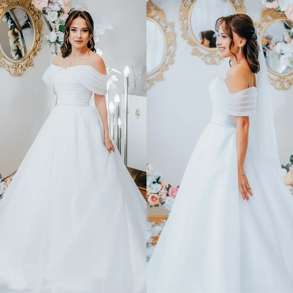 

Customized High Quality White Tulle Wedding Dress Strapless Off the Shoulder Short Sleeves Bridal Gowns Chapel Train Dress