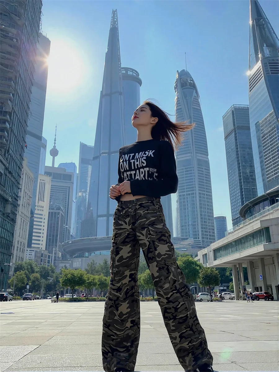 กางเกงยีนส์ผู้หญิงทรงตรง มีกระเป๋า ซิปหน้า สไตล์ลำลอง สีน้ำเงินฟอก เอวกลาง ทรงคลาสสิก ใส่สบาย เรียบง่าย