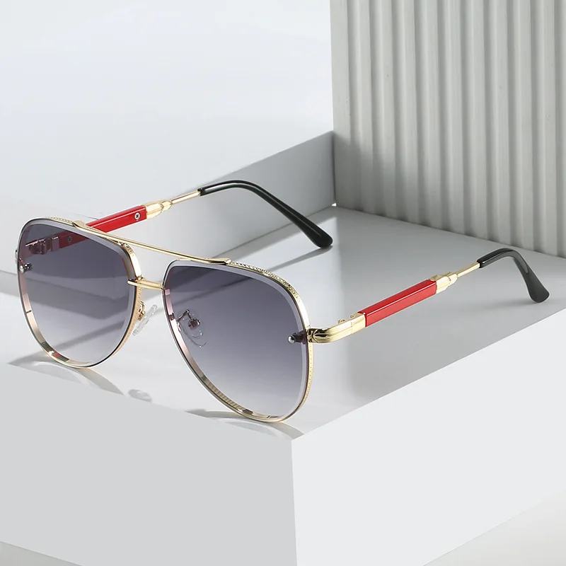 

Luxury Pilot Aviator Sunglasses Gold Metal Frame Trends Gradient Lens Cool Retro Shades UV High Fashion Eyewear for Men Women