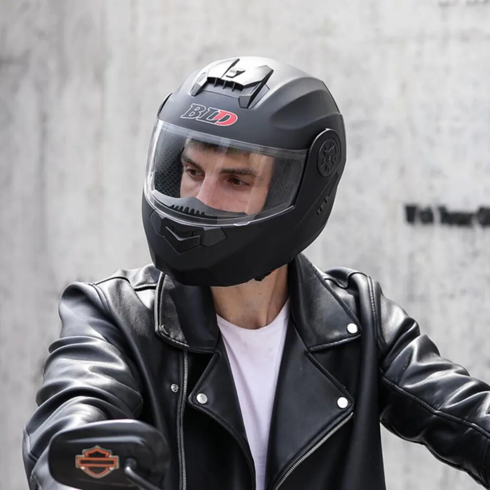 Schwarze Dual-Lens-Klapphelme für Motocross-Rennen, modulare Helme für Motorradfahrer, modische Integralhelme für Männer und Frauen.