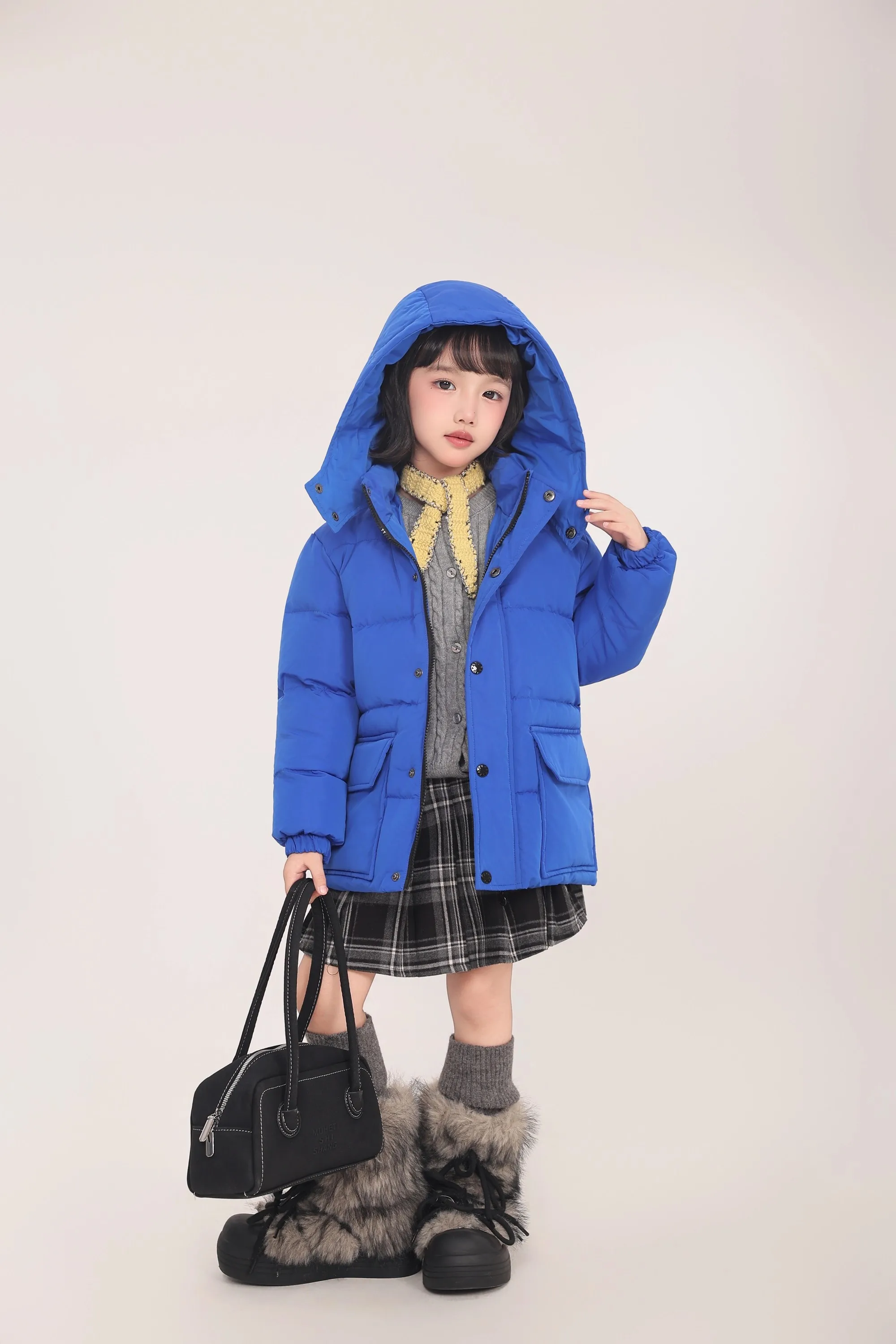 Kinder-Daunenjacke mit 90% Weißer Entendaune, Braune Kapuze, Mittellange Daunenjacke mit Großen Taschen, Dicke Warme Winteroberbekleidung für Mädchen A4853 – Detail 29