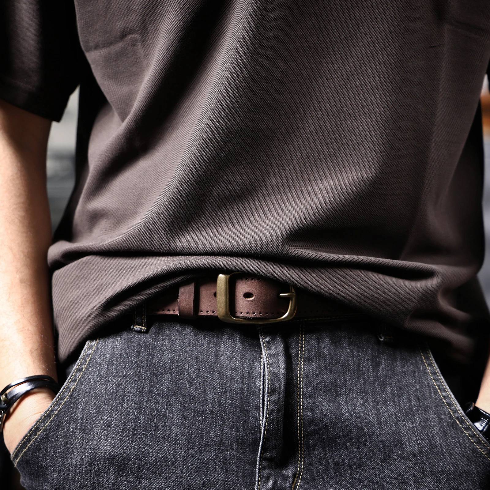 S.WORKER Vintage-Herren-Gürtel aus echtem Leder, Vollnarbenleder, lässiger, klassischer Jeansgürtel mit Messing-Dornschließe, Geschenkbox – Detail 6