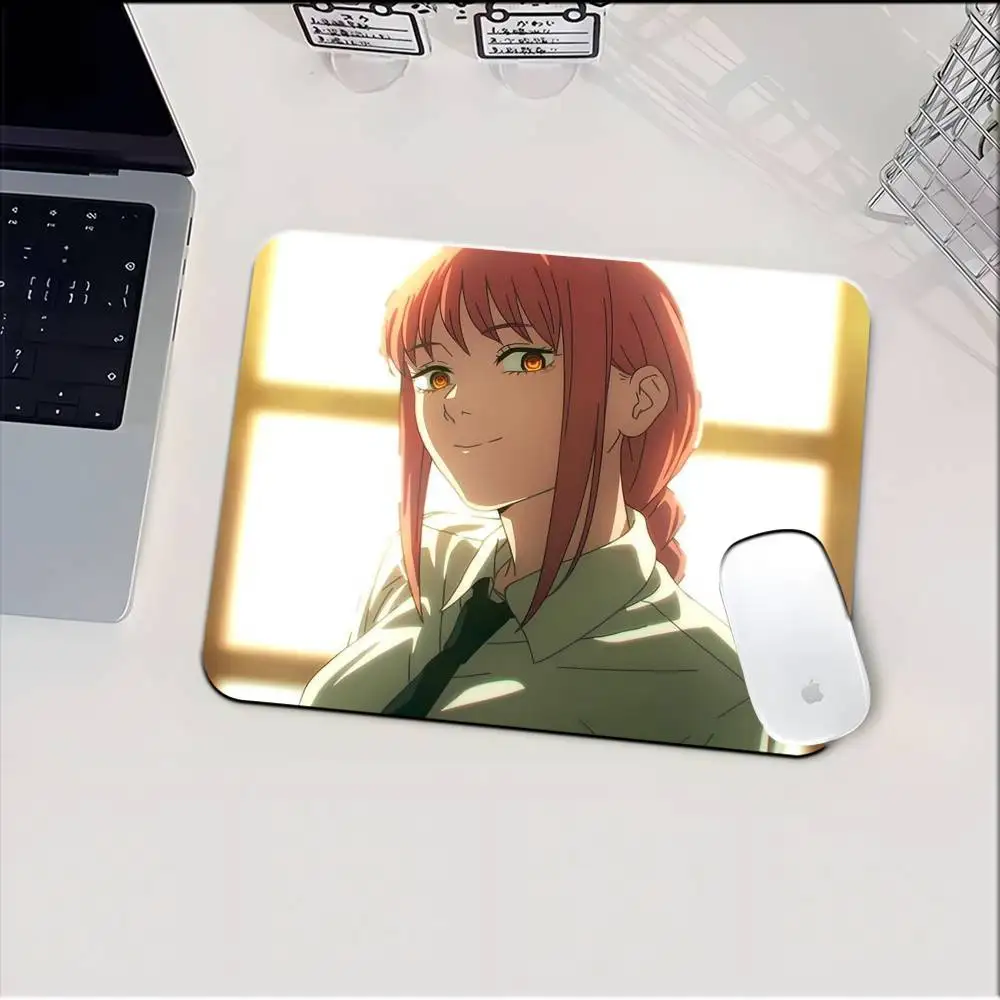อะนิเมะ Chainsaw Man Makima แผ่นรองเมาส์ขนาดเล็กแผ่นรองคีย์บอร์ดแล็ปท็อปเบาะรองนั่งแผ่นรองโต๊ะกันลื่น