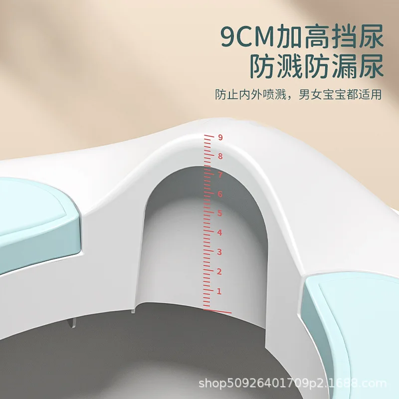 Kinder-Toilettensitz-Stufen gestell für Jungen und Mädchen, die mit Treppen bedeckt sind, auf denen Kinder sitzen können