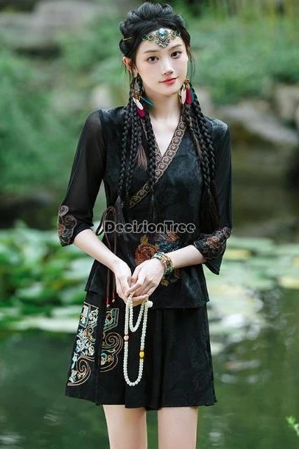

2025 new chinese-style improved hanfu set zen-style embroidered tang suit set cross collar half sleeve bouse shorts 2 piece set