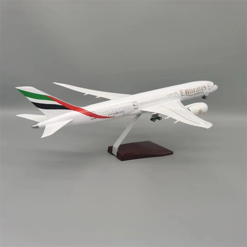 

Scale 1:130 43cm B787 Emirates Aircraft Model 787 Plane Models Diecast Airplanes With LED Light And Wheels Airplane Model