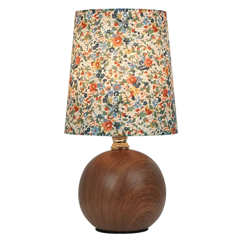 

French medieval bedside table wabi-sabi style American retro study atmosphere high-end bedroom solid wood decorative table lamp