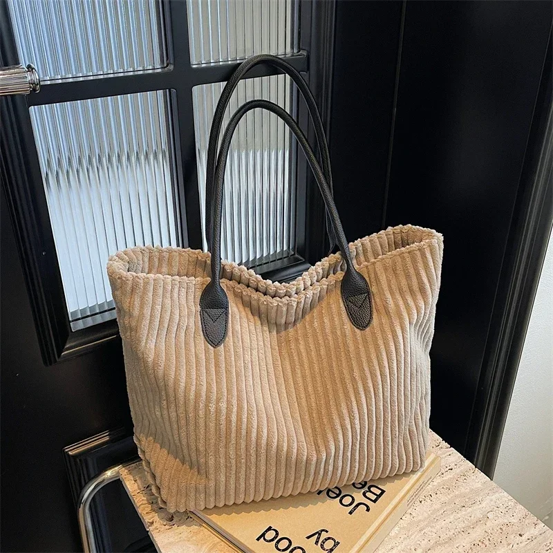 Solid Color Zipper Simple Fashion Woolen Hot Selling Large Capacity Shoulder Bag 2024 Winter Versatile Popular Plush Tote Bag