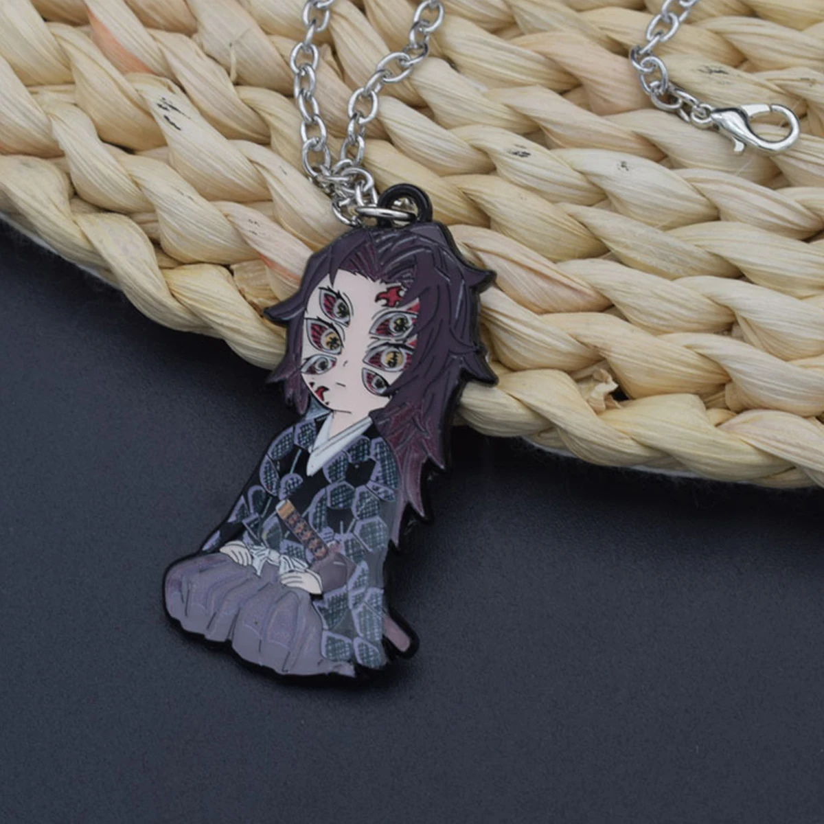 انمي ياباني شيطان القاتل Tokitou Muichirou قلادة قلادة تأثيري اكسسوارات الدعائم الأزياء والمجوهرات هدية للأصدقاء