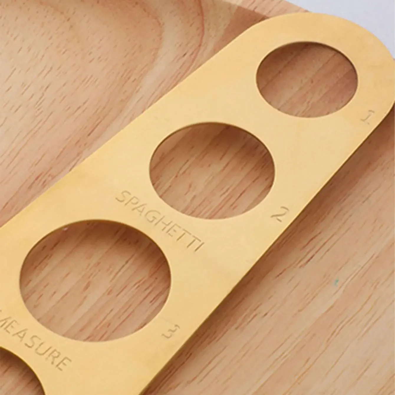 1pc- Stainless steel pasta measuring instrument, 4-hole pasta measuring instrument kitchen accessories