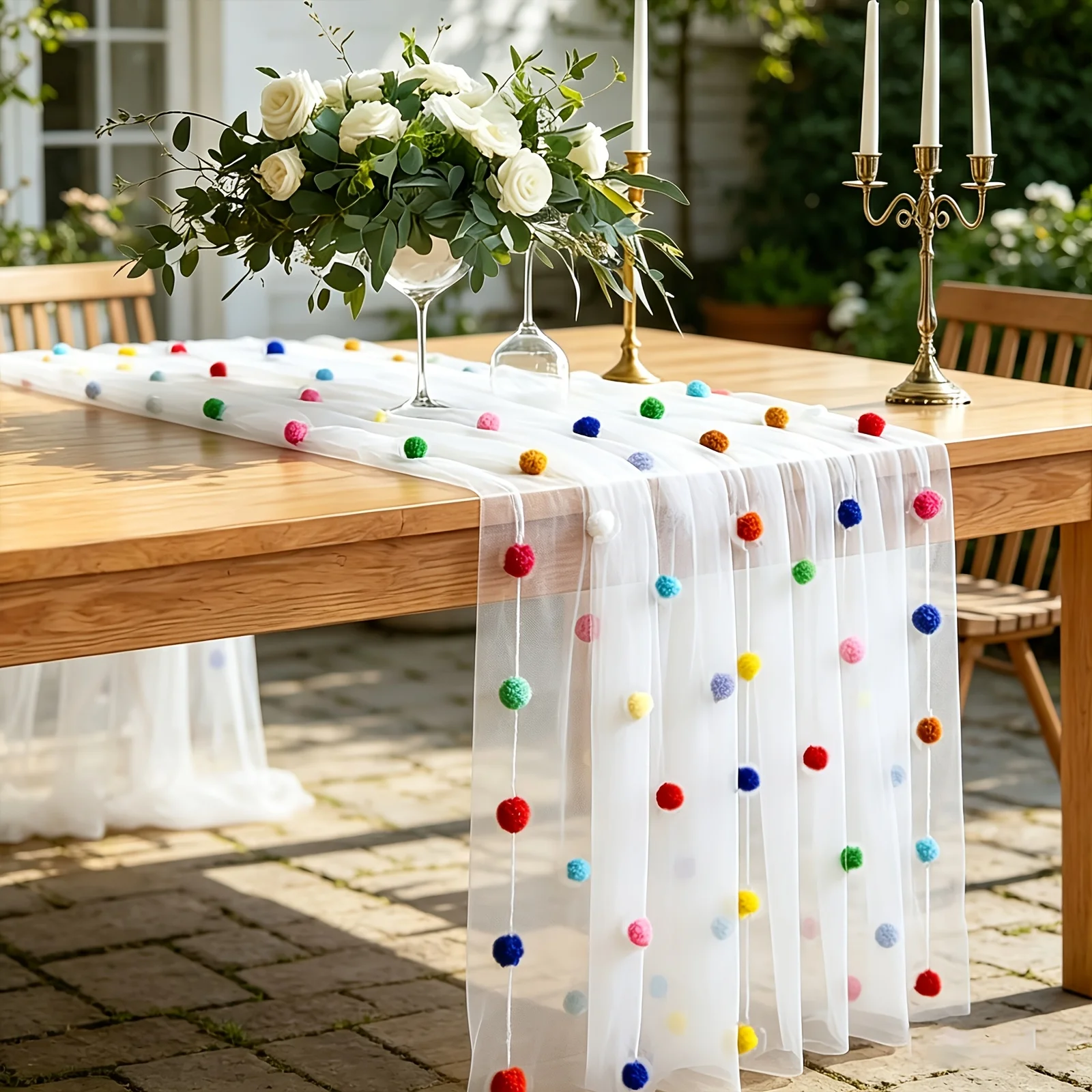 Niedliche Party-Tischdecke mit 3D-Samt-Pompons & Konfetti-Tüll-Läufer. Farbiges gepunktetes Netzgewebe. Regenbogen-Dekoration für Geburtstage ﻿ ﻿ – Detail 6