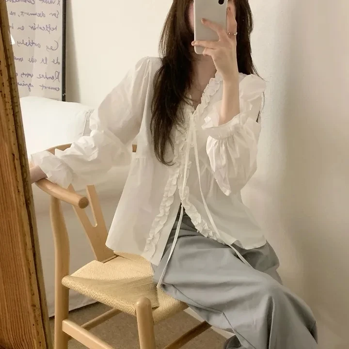 韓国風レディースレーストップ、ロマンチックなVネックボウブラウス、長袖、若々しいマッシュルームレースシャツ、エレガントな服装に