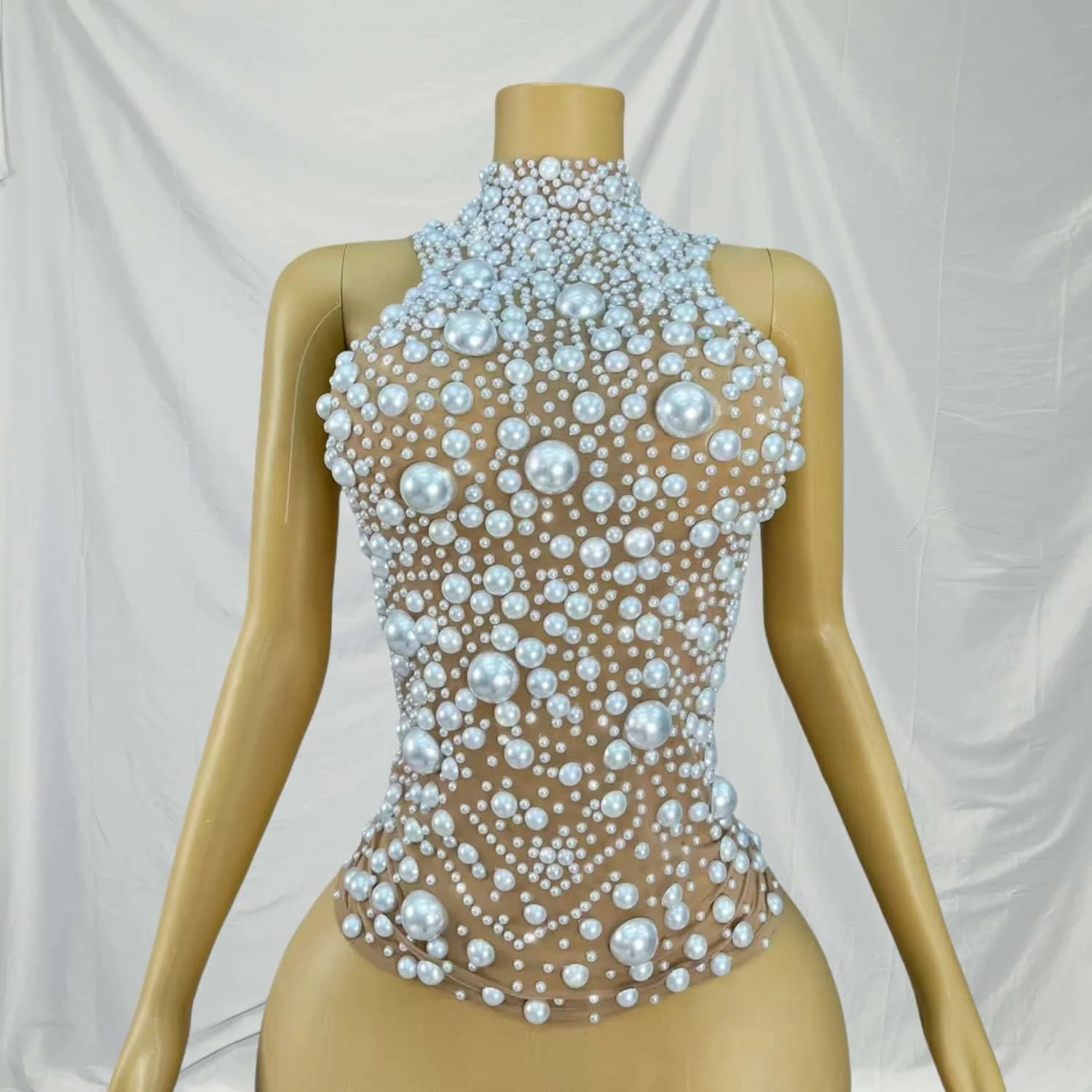 

Dazhu Блестящие топы из чистого белого жемчуга Сексуальная телесная сетчатая повязка Верхние детали Одежда для вечернего шоу Модная одежда Повседневная одежда для путешествий