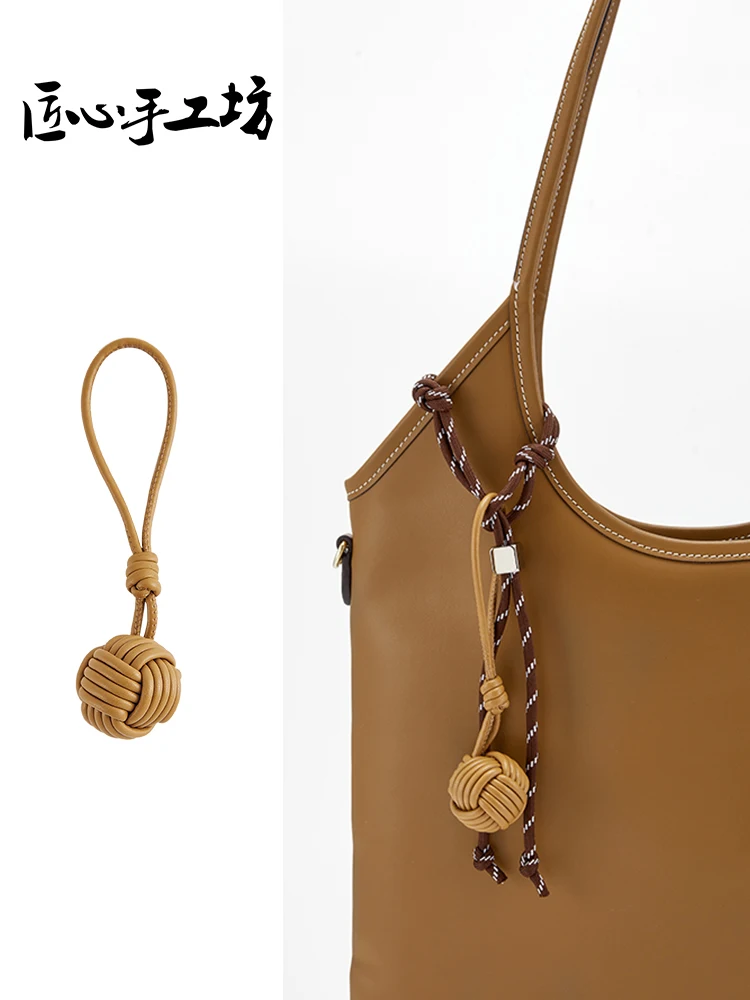 Ingenious handicraft workshop suitable for miumiu ivy woven snowball pendant hobo tote bag high-end leather pendant