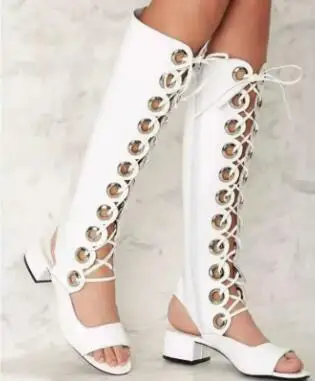 Botas Sandalias de Cuero Blanco Puro con Círculos Metálicos Plateados y Tiras Cruzadas hasta la Rodilla, Sandalias de Verano con Punta Abierta y Tira Trasera, Tacones Cuadrados para Mujer