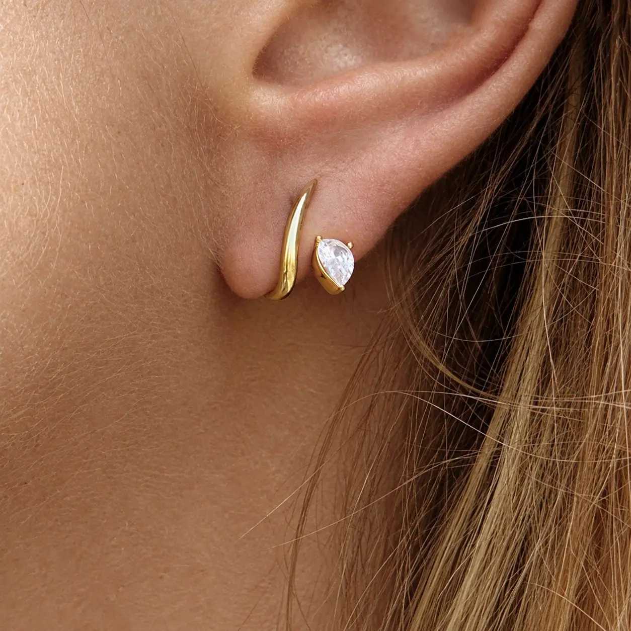 Ars Stainless Steel Twist Curve Stud Earrings 18K Gold Plated Inlaid Zircon Earrings Geometric Ear Studs Women Statement Jewelry