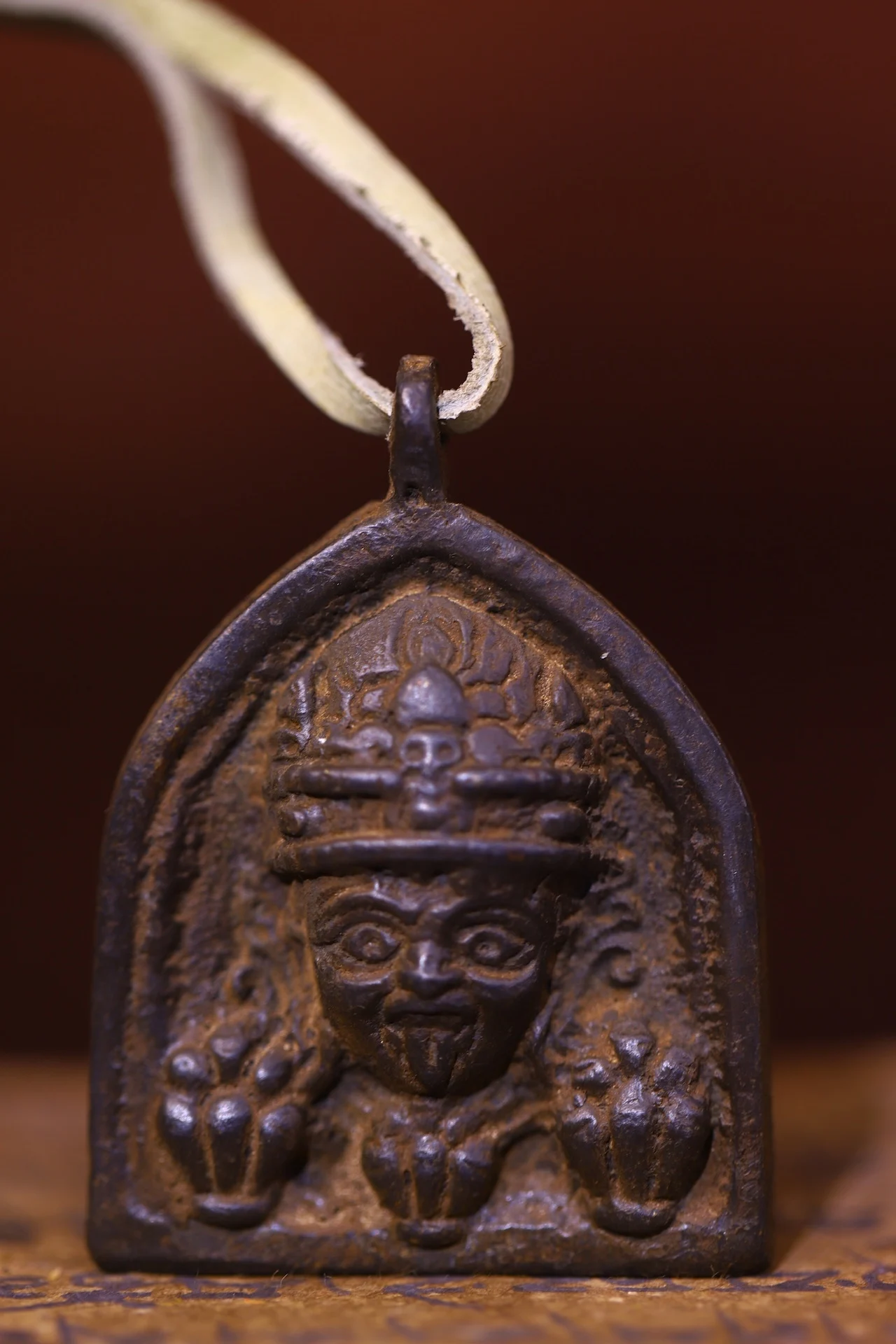 

2"Tibetan Temple Collection Old Bronze Cinnabar Zakiram Buddha Head Buddha Card Pendant Amulet Town house