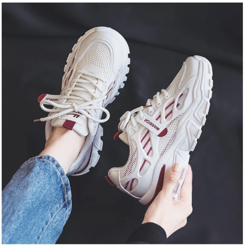 المألوف الرجال والنساء 2024 الربيع والصيف جديد شبكة تنفس تنوعا سميكة وحيد الساخن أحذية رياضية غير رسمية زوجين جديد