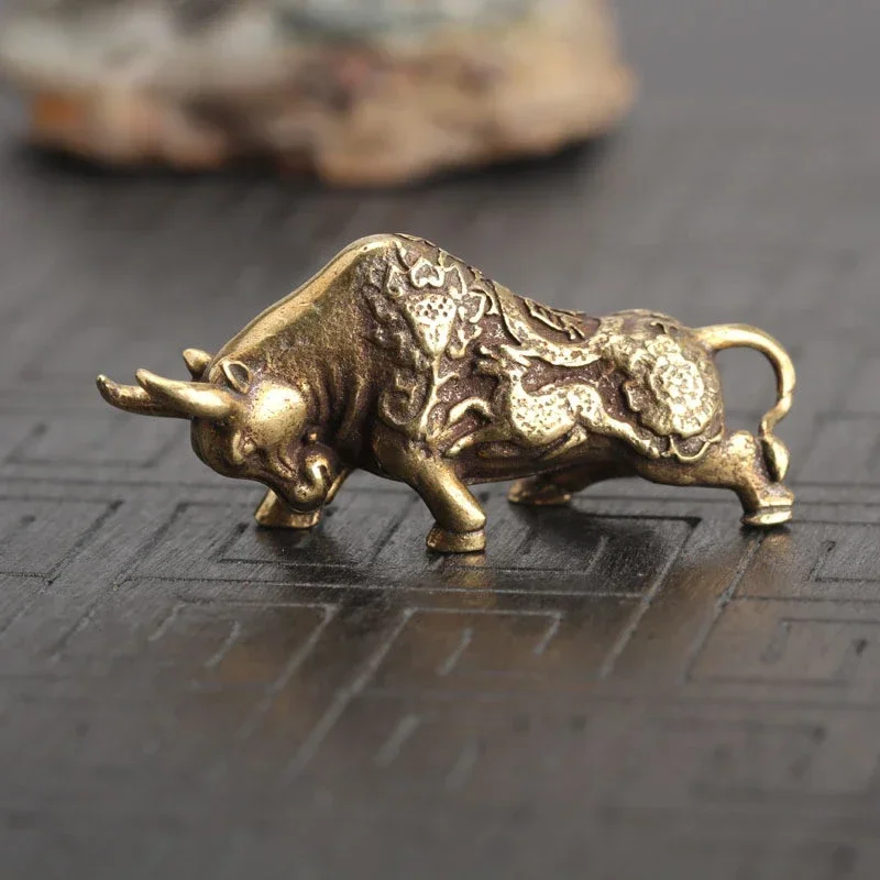 Mini Brass Wealth Bull Figurine Pendant Vintage Feng Shui Ornament Metal Animal Statue for Home Desktop Decoration ornament