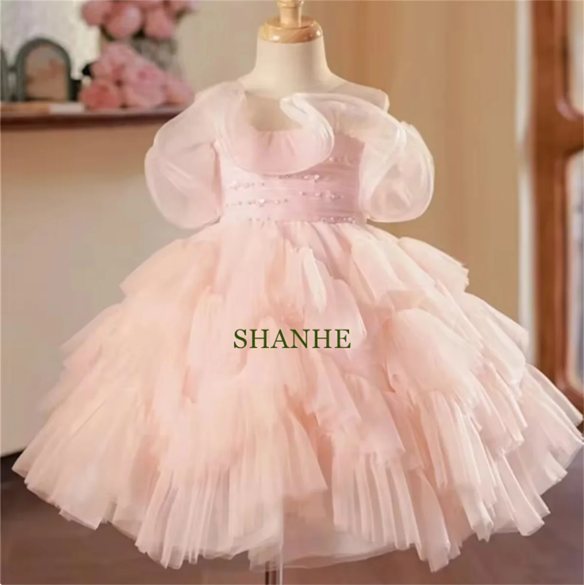 Abito da ragazza di fiore soffice rosa personalizzato Abito da principessa in tulle con perle al ginocchio per abito da prima comunione per battesimo, festa di nozze