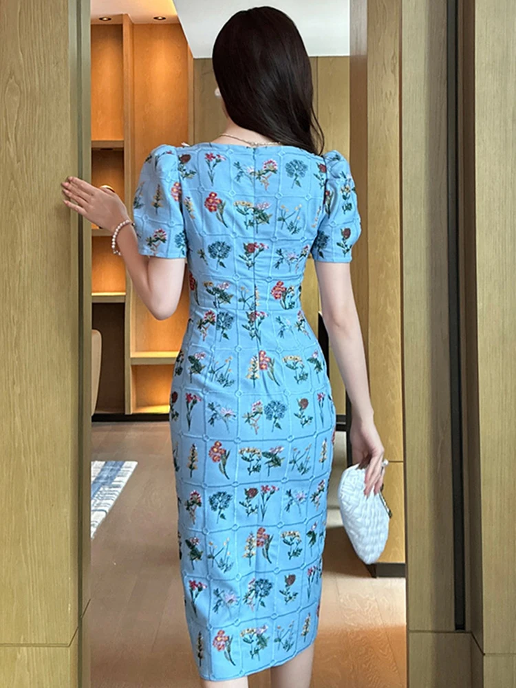 女性用ストリートウェア、ブルーの花柄刺繍入りパフスリーブ、スリムなミディ丈ペンシルドレス、エレガントなレディースファッション、パーティードレス、カジュアルな夏のワンピース