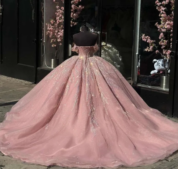 Sparkly Rose Pink Princess Quinceanera Dresses Hollow Back Off Shoulder Applique vestidos de quinceañera vestido de princesas