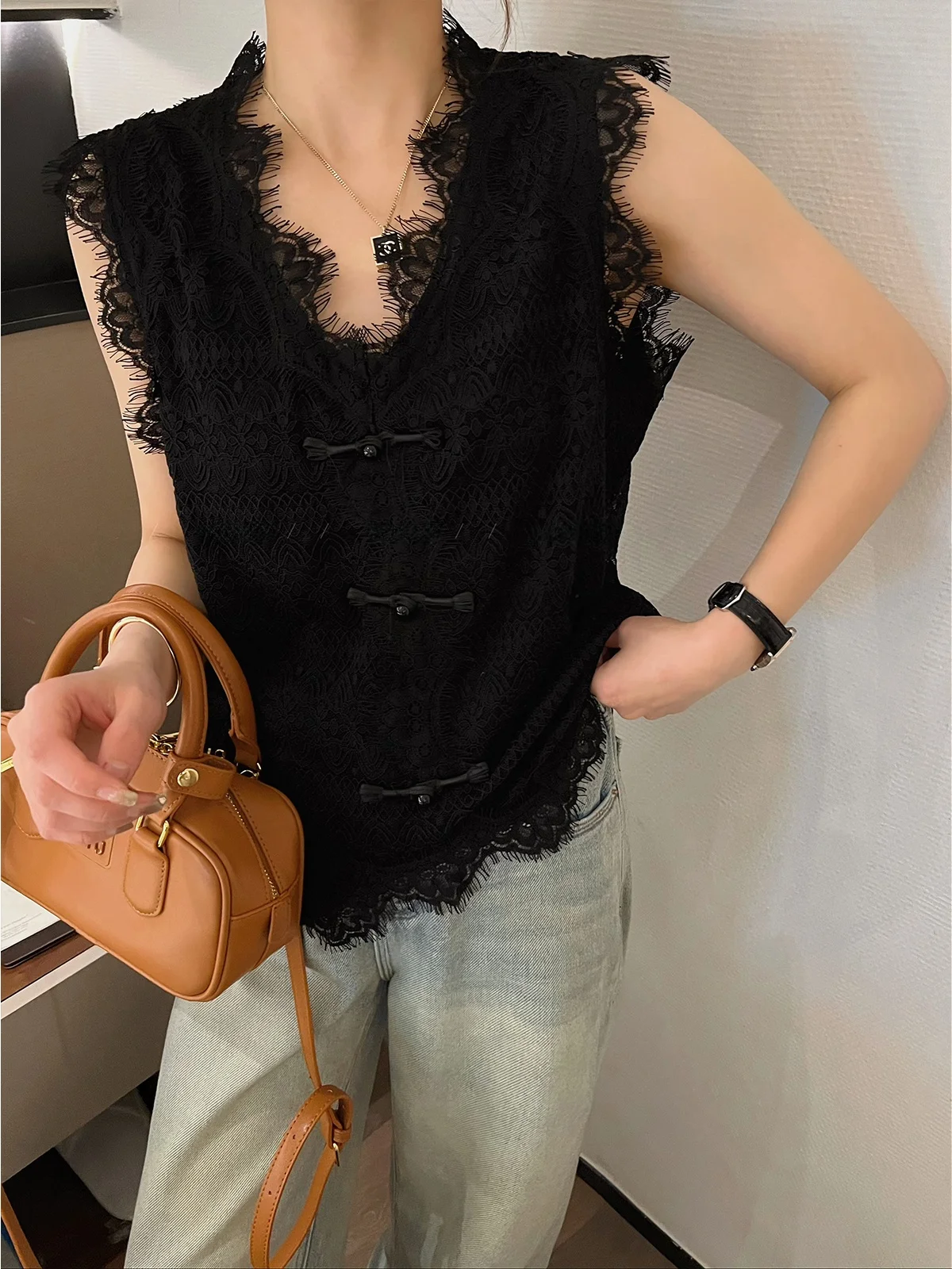 

Новая китайская кружевная майка-топ для женщин, весна 2026, Love Devil Fi Commute Sle, стандартная длина, на одной пуговице