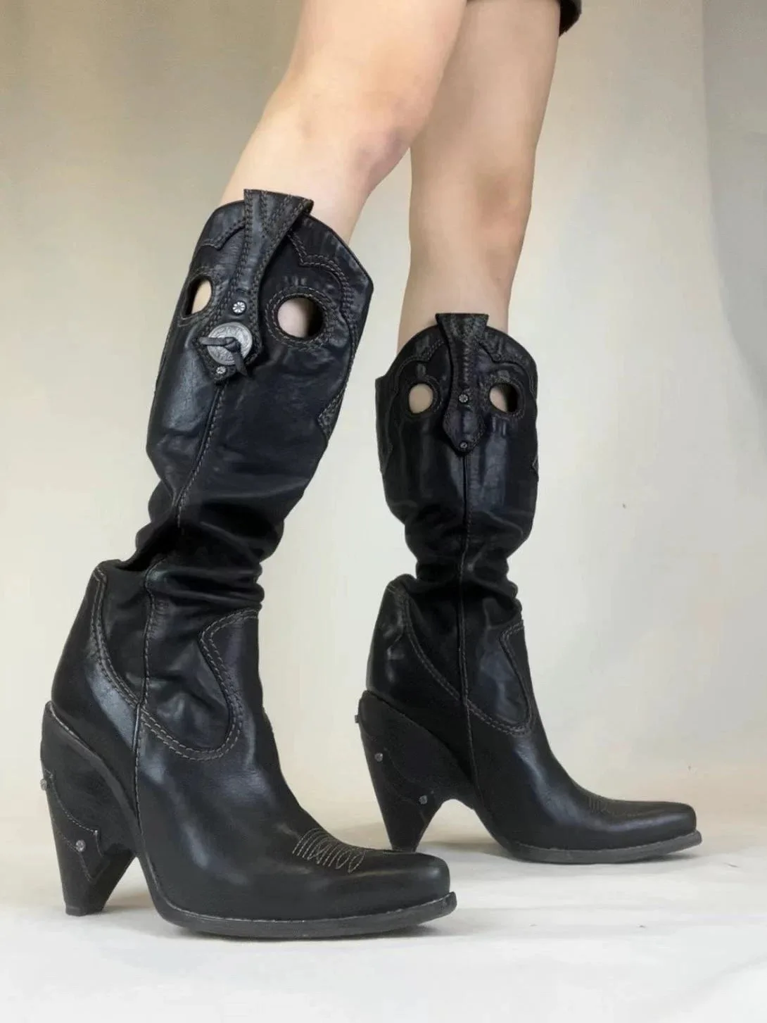 

Новые женские ковбойские сапоги без шнуровки в стиле вестерн в стиле ретро, сапоги для верховой езды, длинные сапоги с вышивкой на коническом каблуке и маленьком квадратном носке