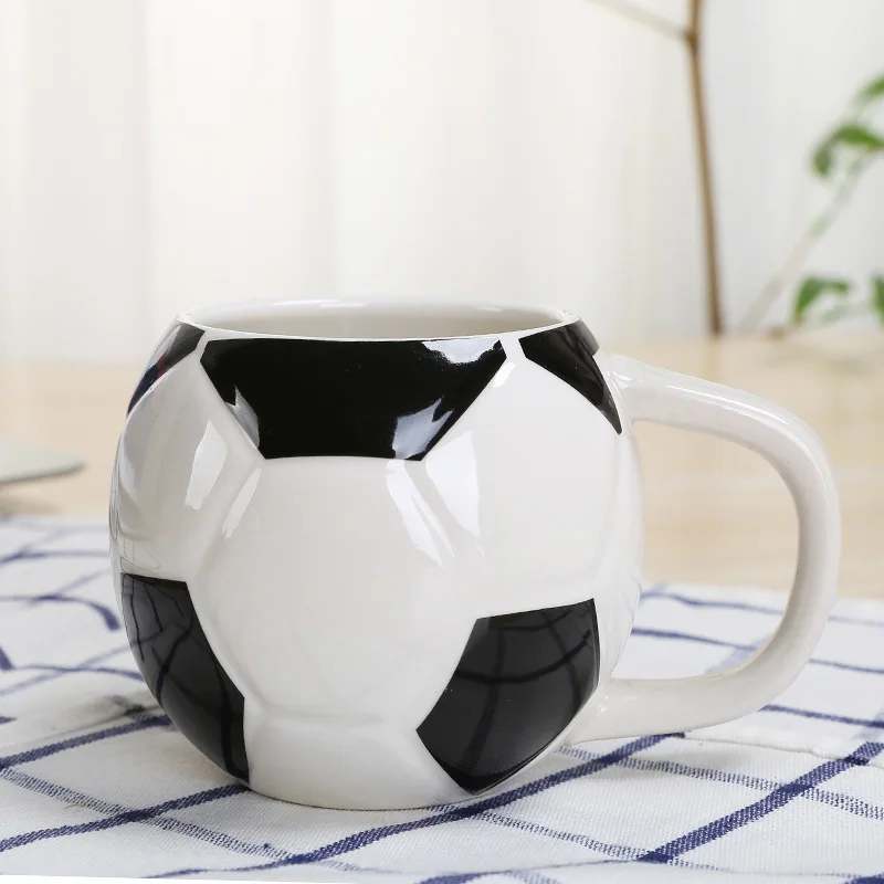 400ML Football Shape Ceramic Coffee Mug with Handle Heat-resistant Soccer Ball Mugs for Water Milk Coffee Tea Cup Creative Gift