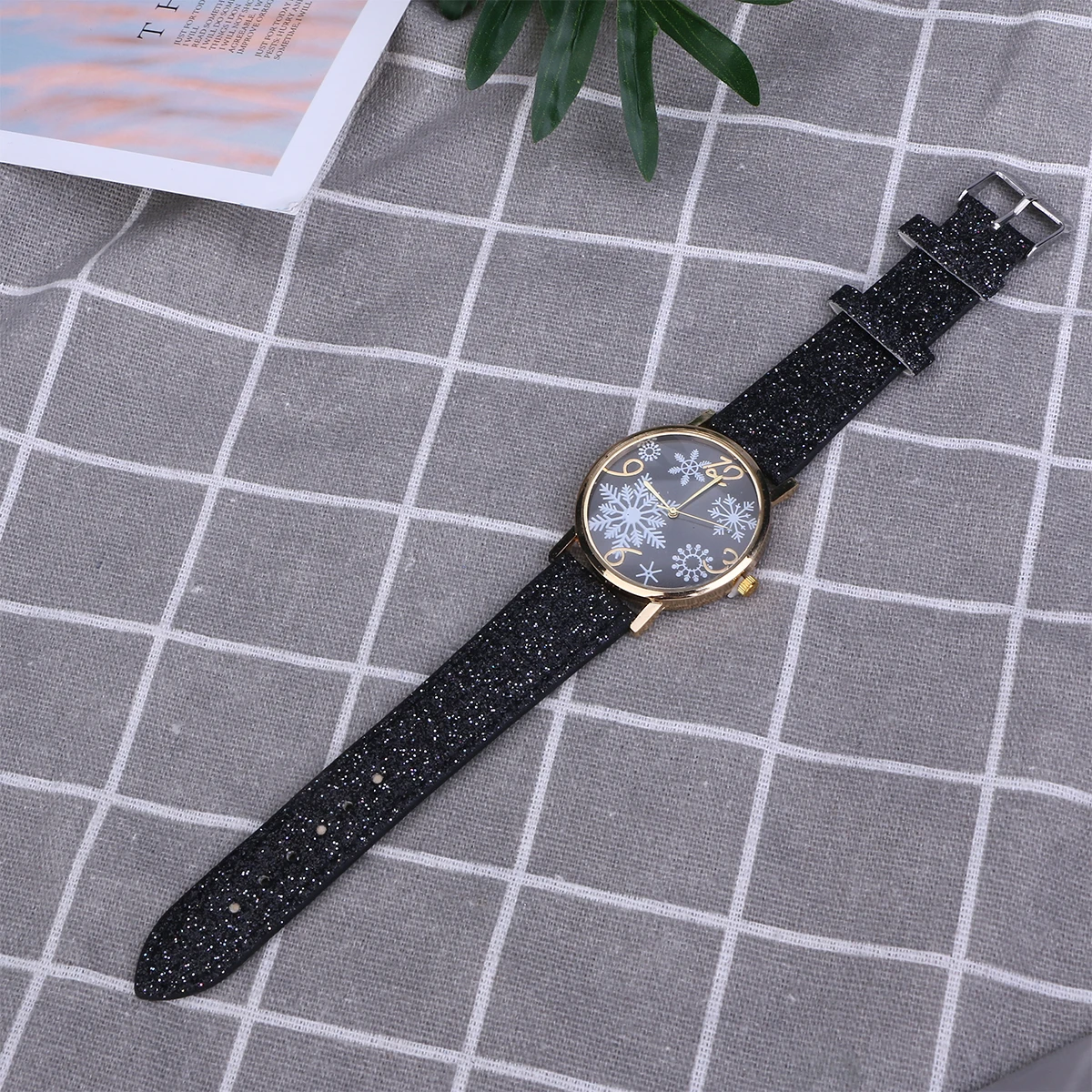 Elegant Snowflake Face Christmas Watch For Women Fashion Quartz Wristwatch Blue Alloy Durable Long Lasting Timepiece Outdoor