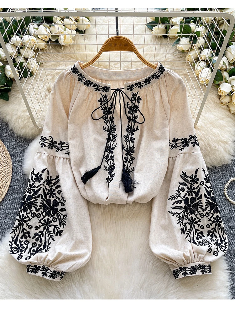

Женская богемная блузка с вышивкой на шнуровке с v-образным вырезом и рукавами-фонариками, осенняя блузка из смеси льна и хлопка с вышивкой, женский топ D78