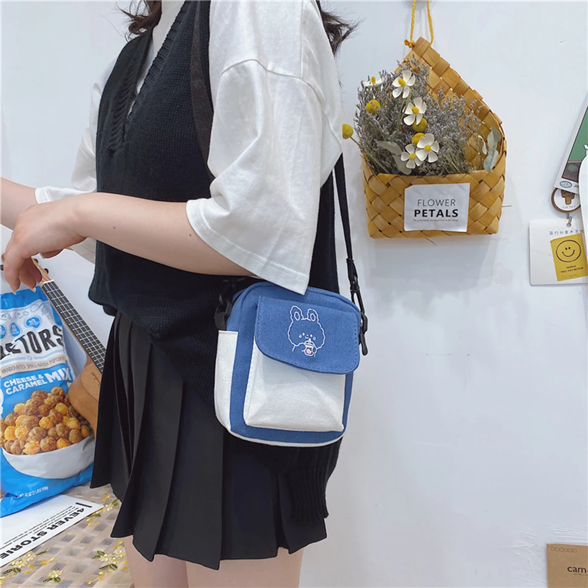 Cute shoulder bag, small capacity casual canvas bag, Xiaoqing new crossbody bag, daily phone bag