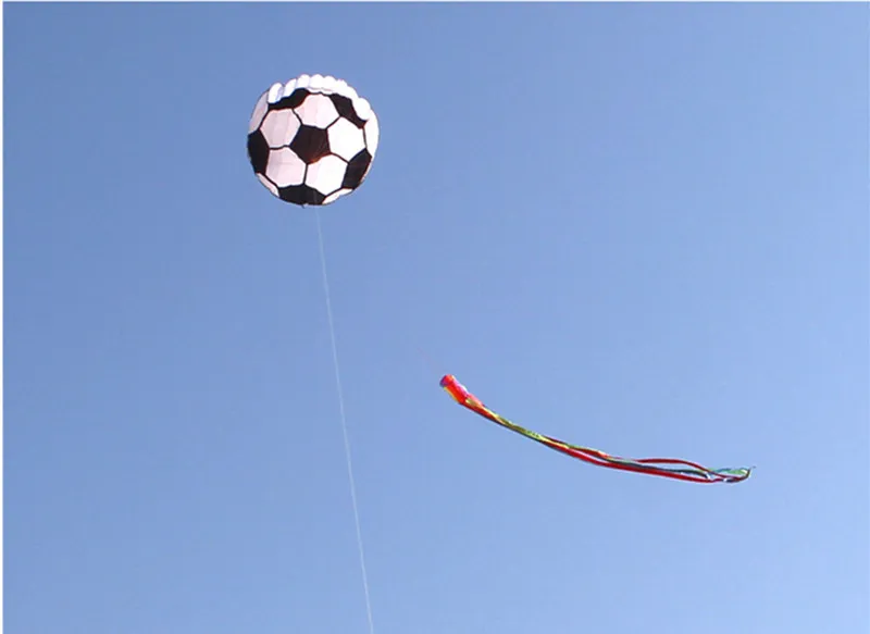 Envío Gratis, cometa de fútbol, juguetes voladores para niños, carretilha de linha de pipa, carrete de cometa, latawiec dla dzieci pipa peixinhos