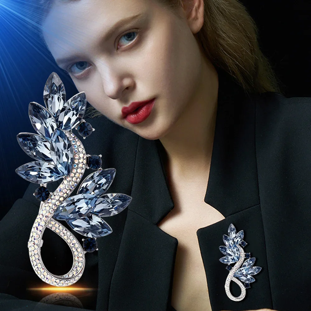 

Fashion Blue Crystal Snake Design Brooch Exquisite Animal Brooches for Women Men Party Casual Badge Jewelry Accessories Gift